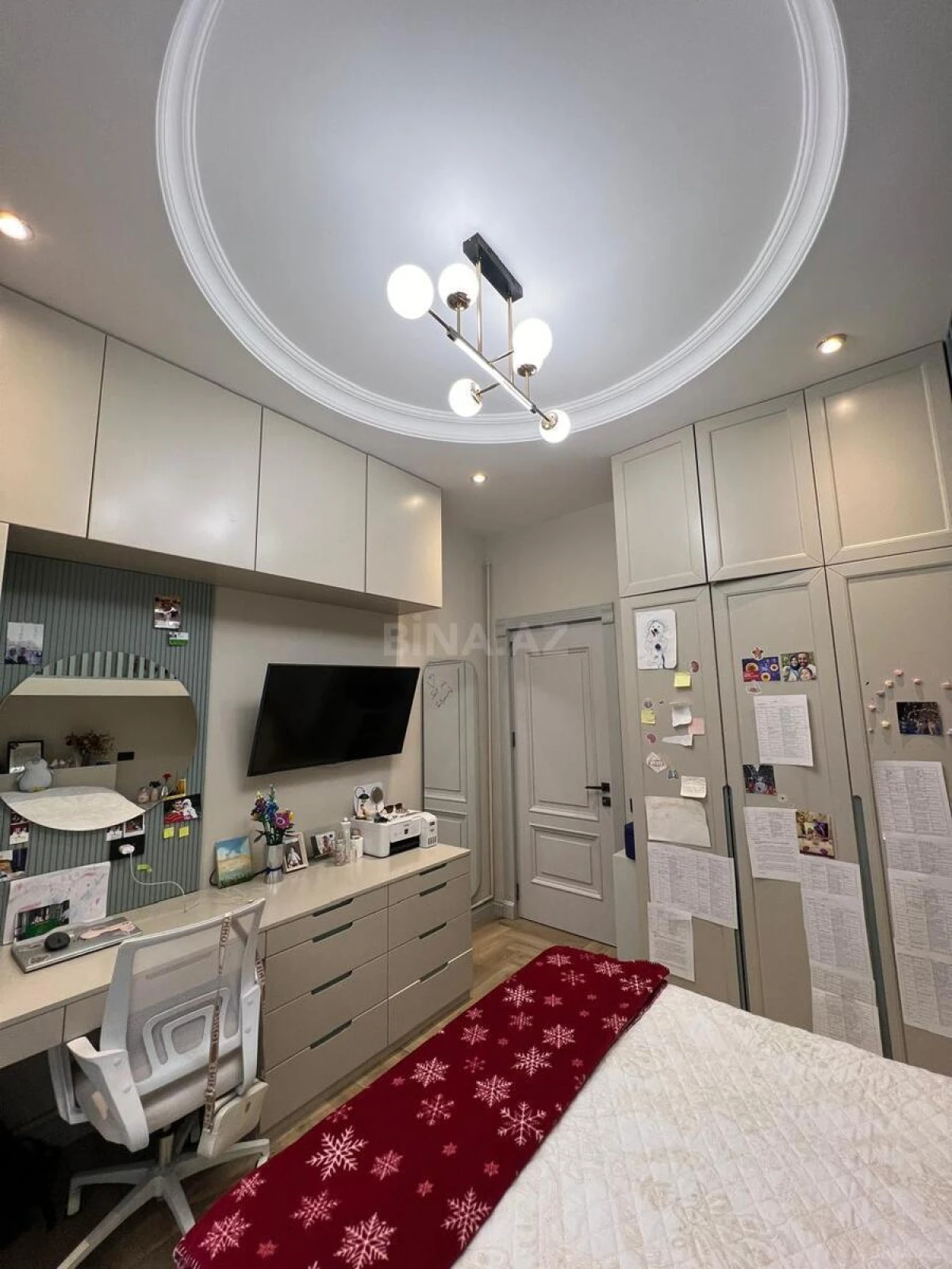 Satılır 4 otaqlı mənzil 135 m²