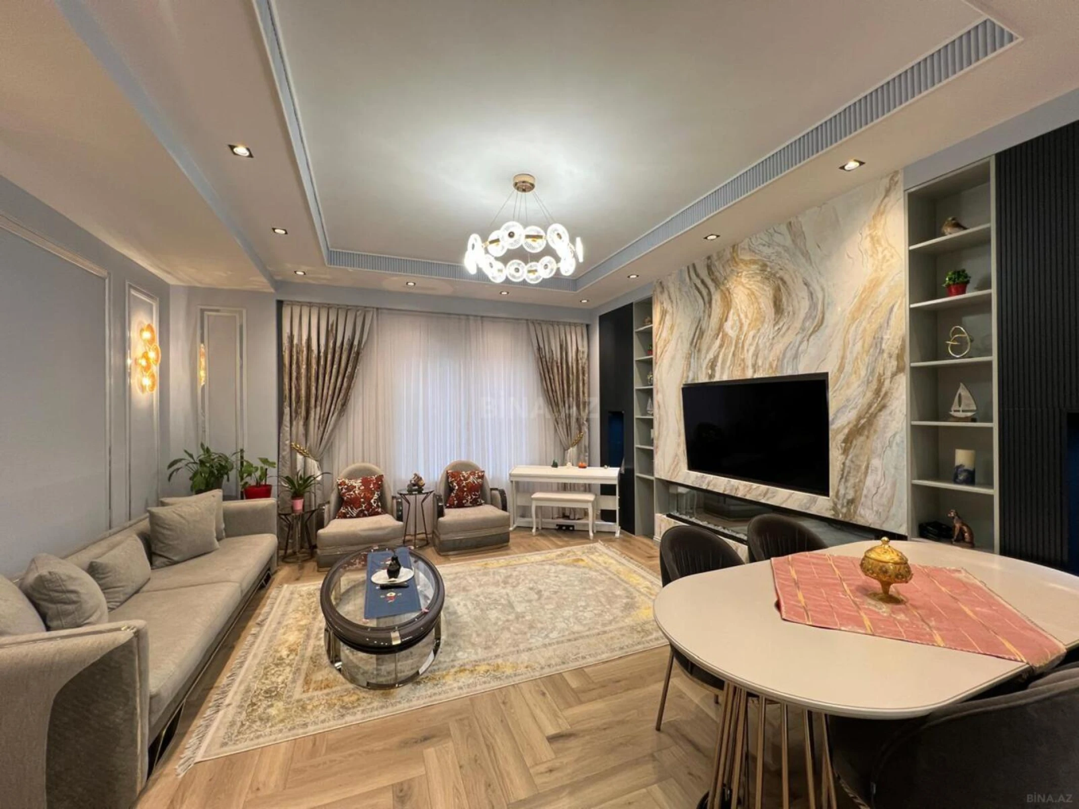 Satılır 4 otaqlı mənzil 135 m²