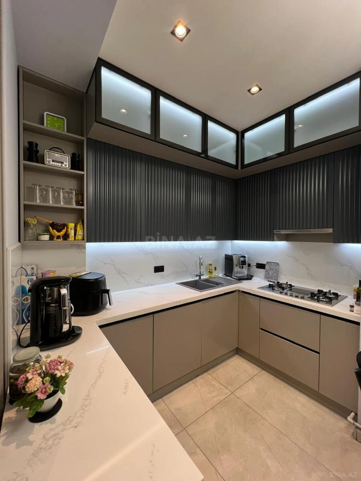 Satılır 4 otaqlı mənzil 135 m²