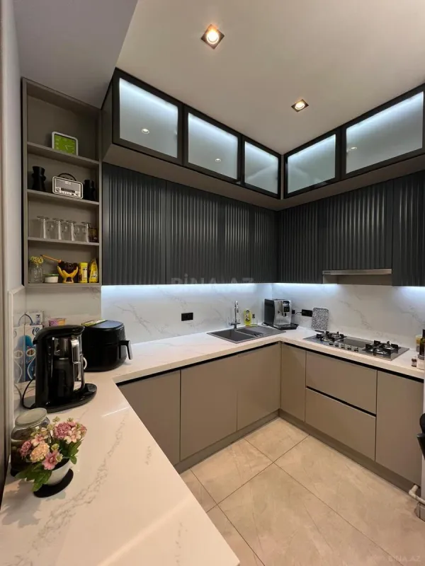 Satılır 4 otaqlı mənzil 135 m²