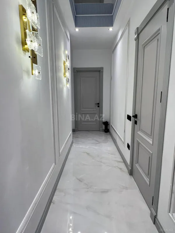 Satılır 4 otaqlı mənzil 135 m²