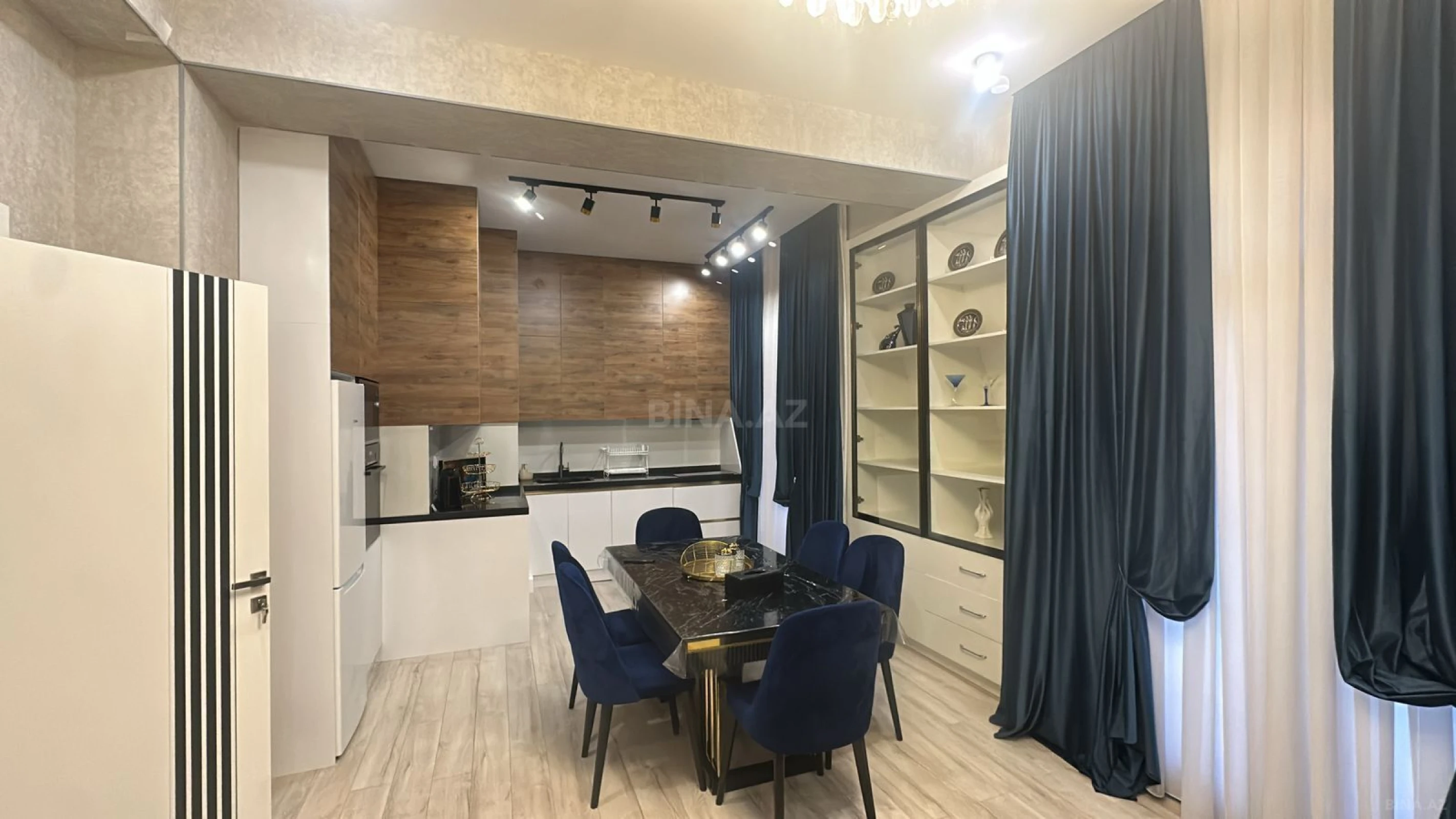 Kirayə verilir 2 otaqlı mənzil 110 m²