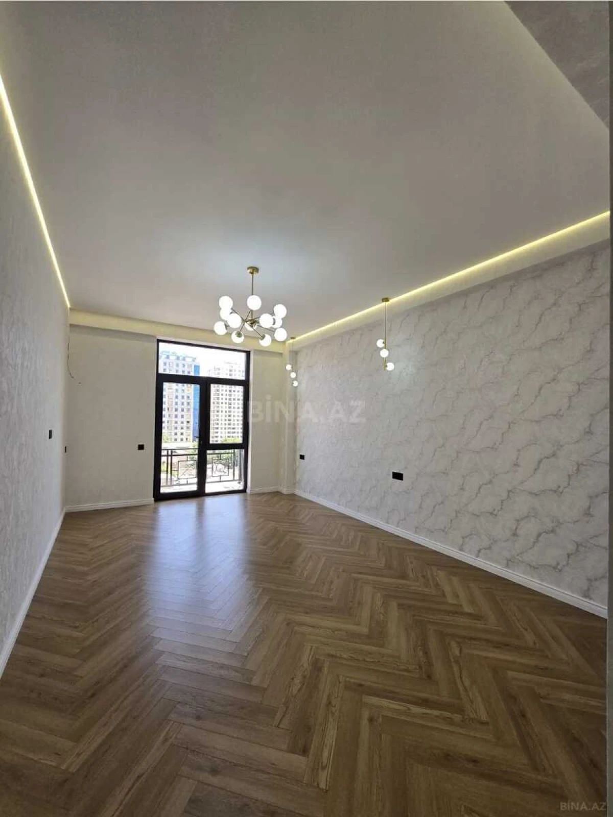 Satılır 3 otaqlı mənzil 132 m²