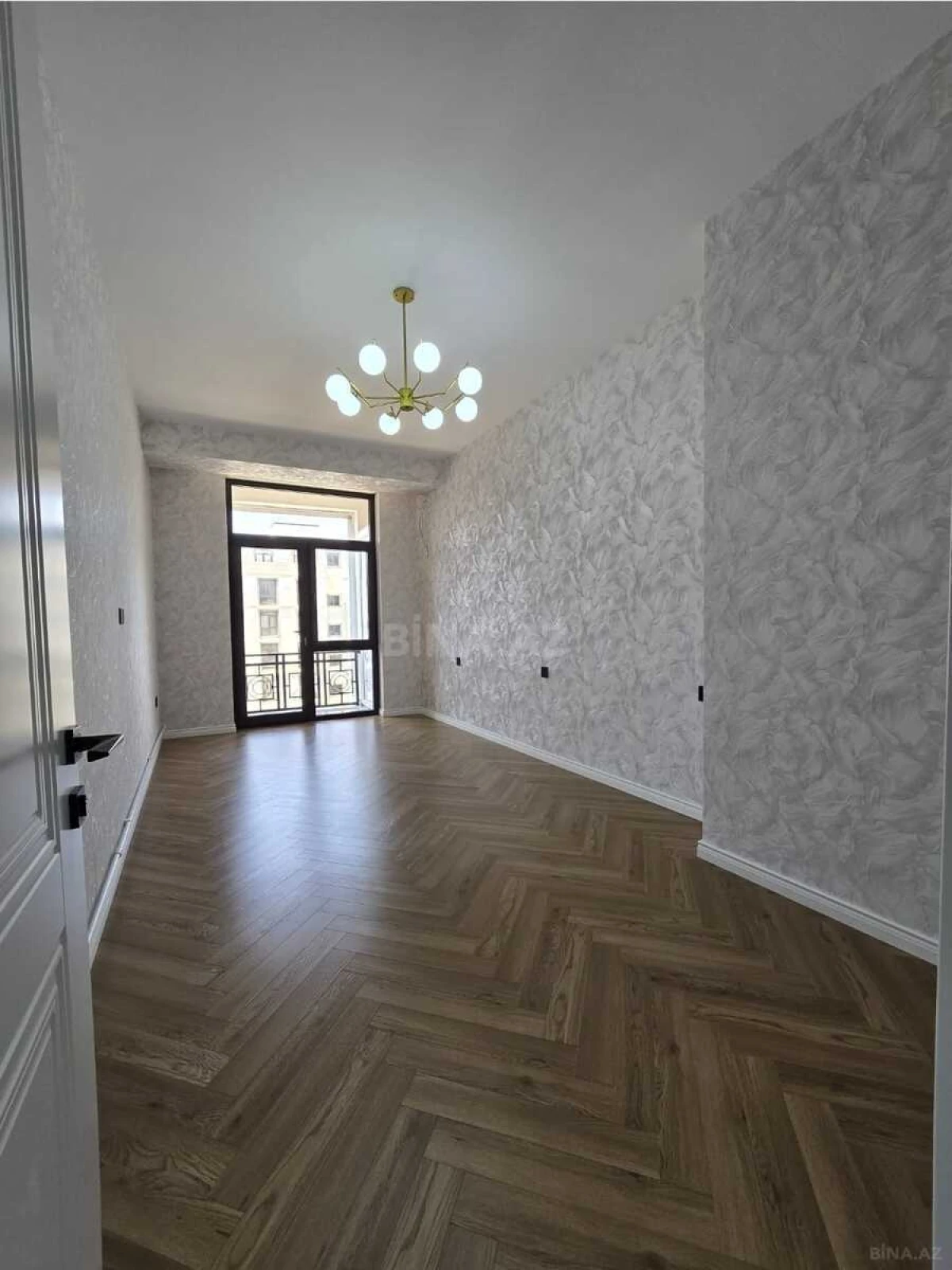 Satılır 3 otaqlı mənzil 132 m²