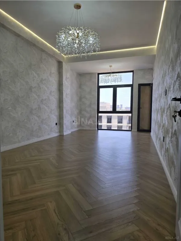 Satılır 3 otaqlı mənzil 132 m²