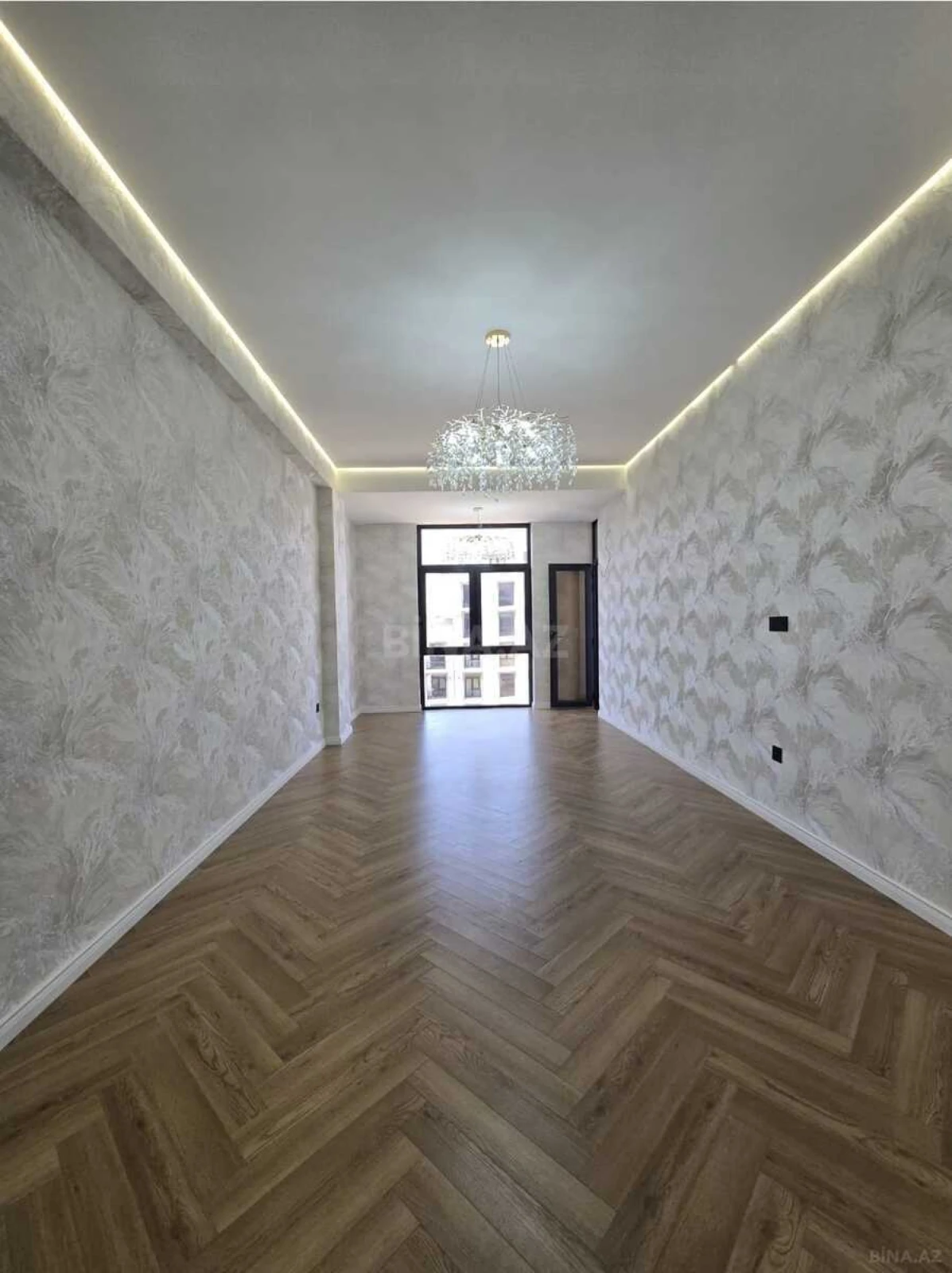 Satılır 3 otaqlı mənzil 132 m²