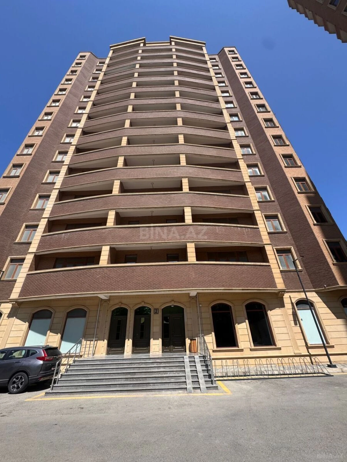 Satılır 3 otaqlı mənzil 151 m²