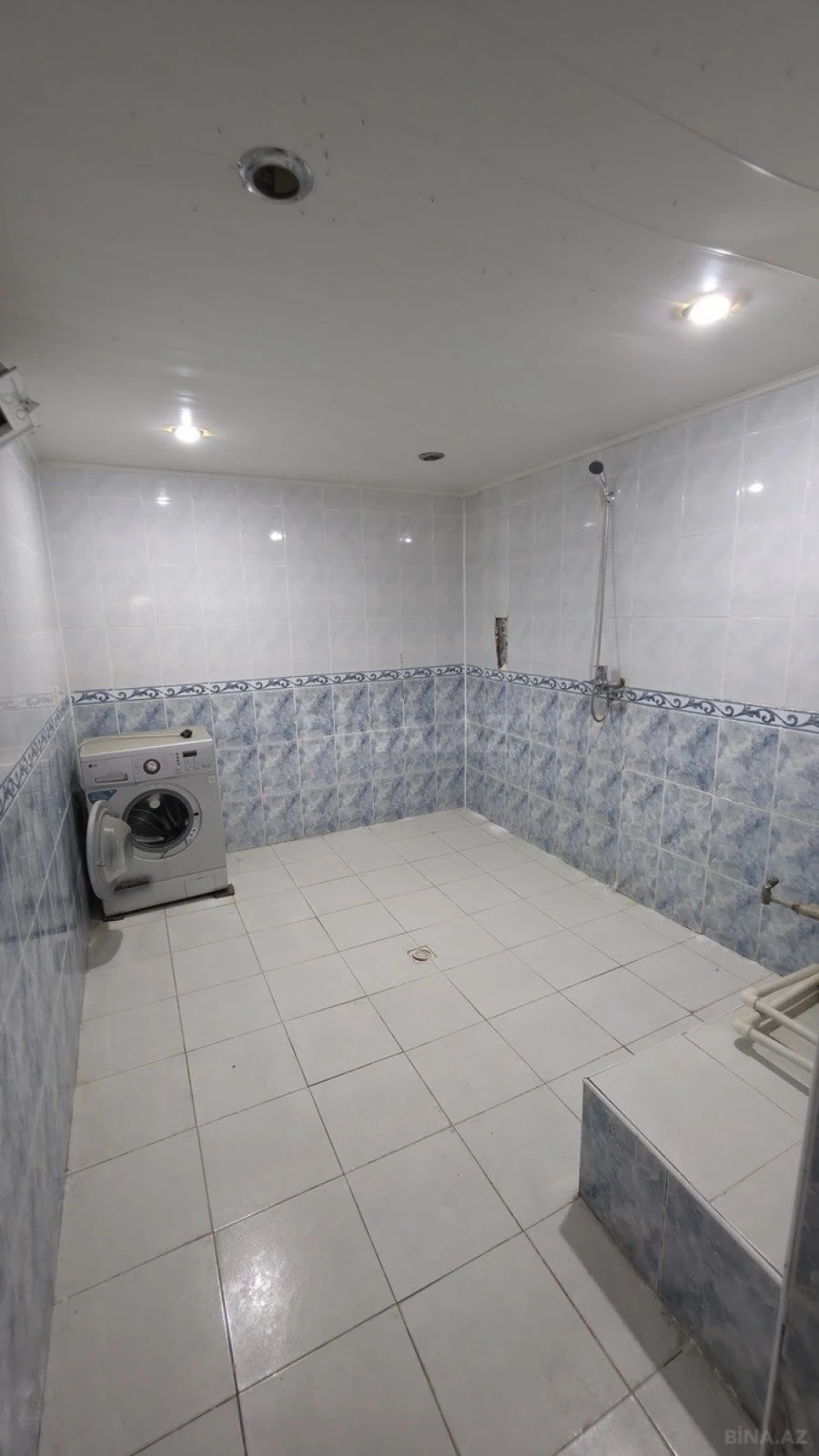 Satılır 11 otaqlı həyət evi 300 m²
