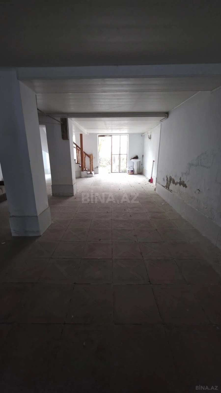 Satılır 11 otaqlı həyət evi 300 m²