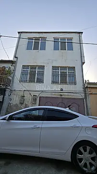 Satılır 11 otaqlı həyət evi 300 m²