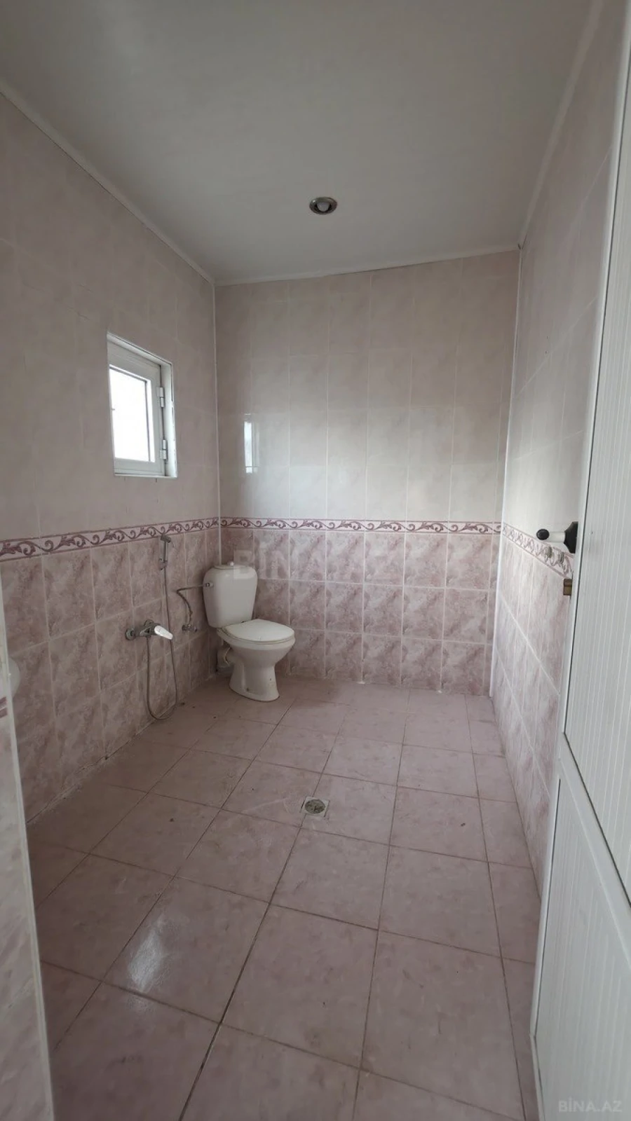 Satılır 11 otaqlı həyət evi 300 m²