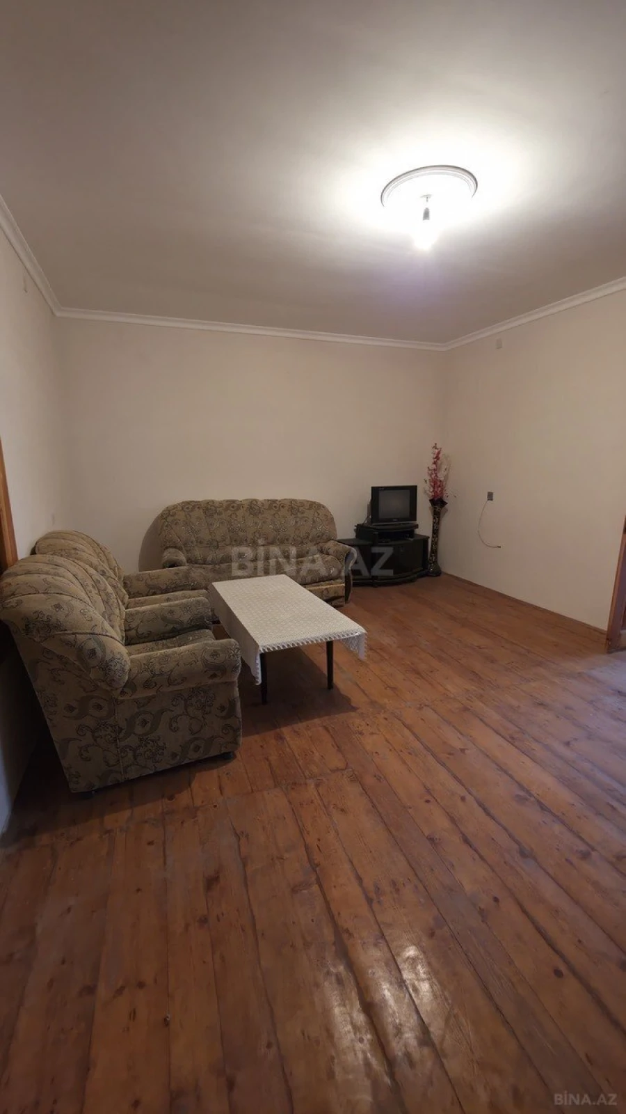 Satılır 11 otaqlı həyət evi 300 m²