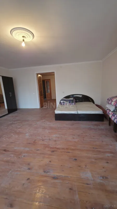 Satılır 11 otaqlı həyət evi 300 m²