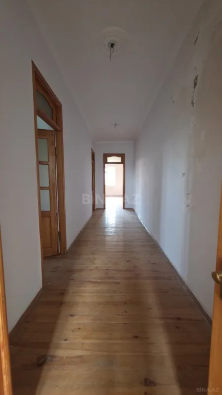 Satılır 11 otaqlı həyət evi 300 m²