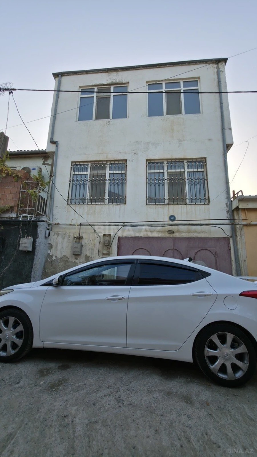 Satılır 11 otaqlı həyət evi 300 m²