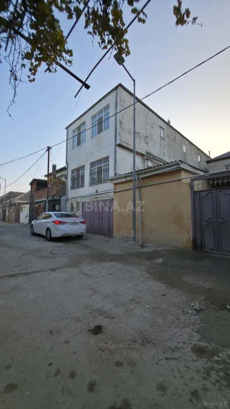 Satılır 11 otaqlı həyət evi 300 m²