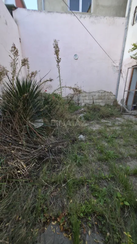 Satılır 11 otaqlı həyət evi 300 m²