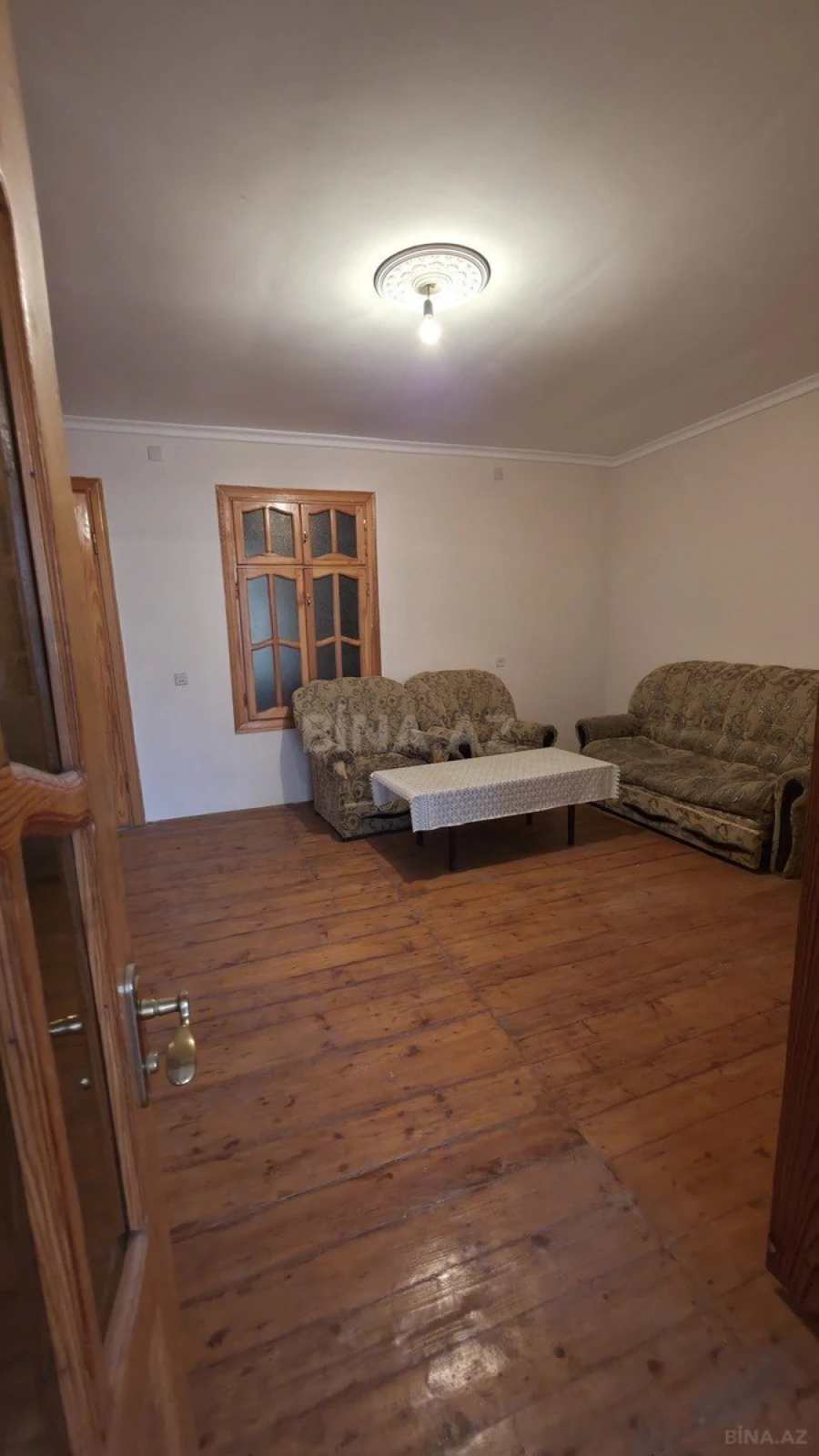 Satılır 11 otaqlı həyət evi 300 m²