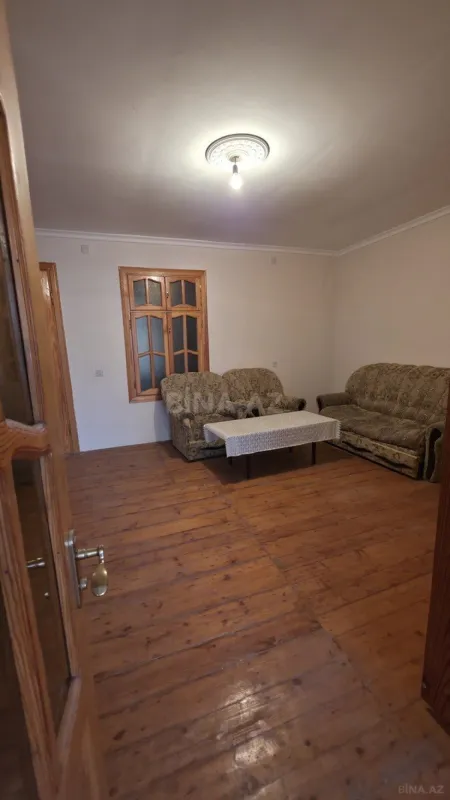 Satılır 11 otaqlı həyət evi 300 m²