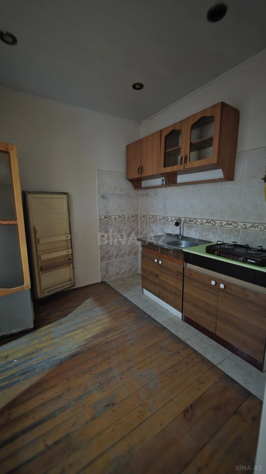 Satılır 11 otaqlı həyət evi 300 m²