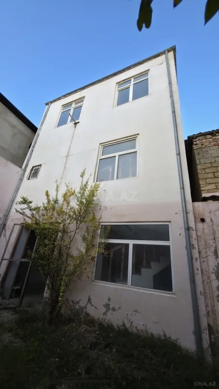 Satılır 11 otaqlı həyət evi 300 m²