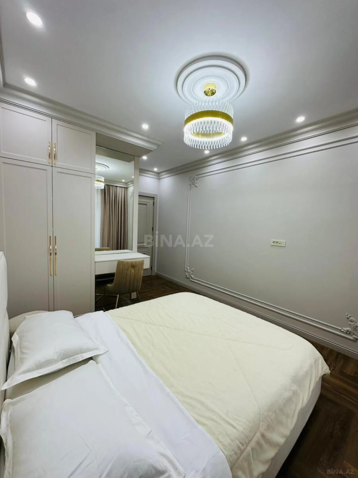 Satılır 3 otaqlı mənzil 107 m²