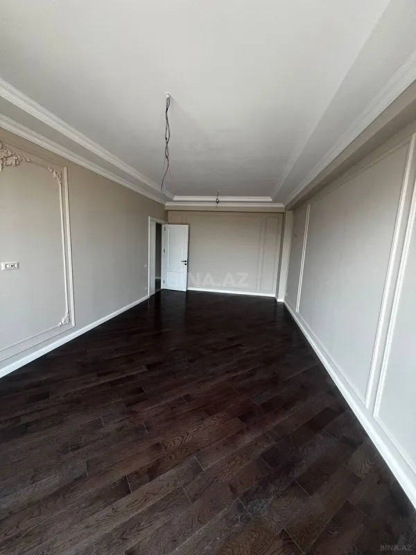 Satılır 4 otaqlı mənzil 120 m²