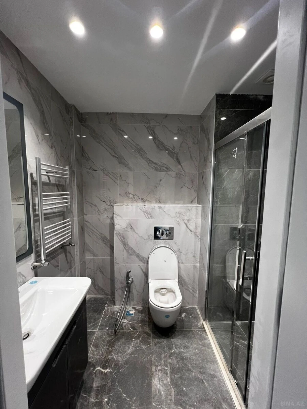 Satılır 4 otaqlı mənzil 120 m²