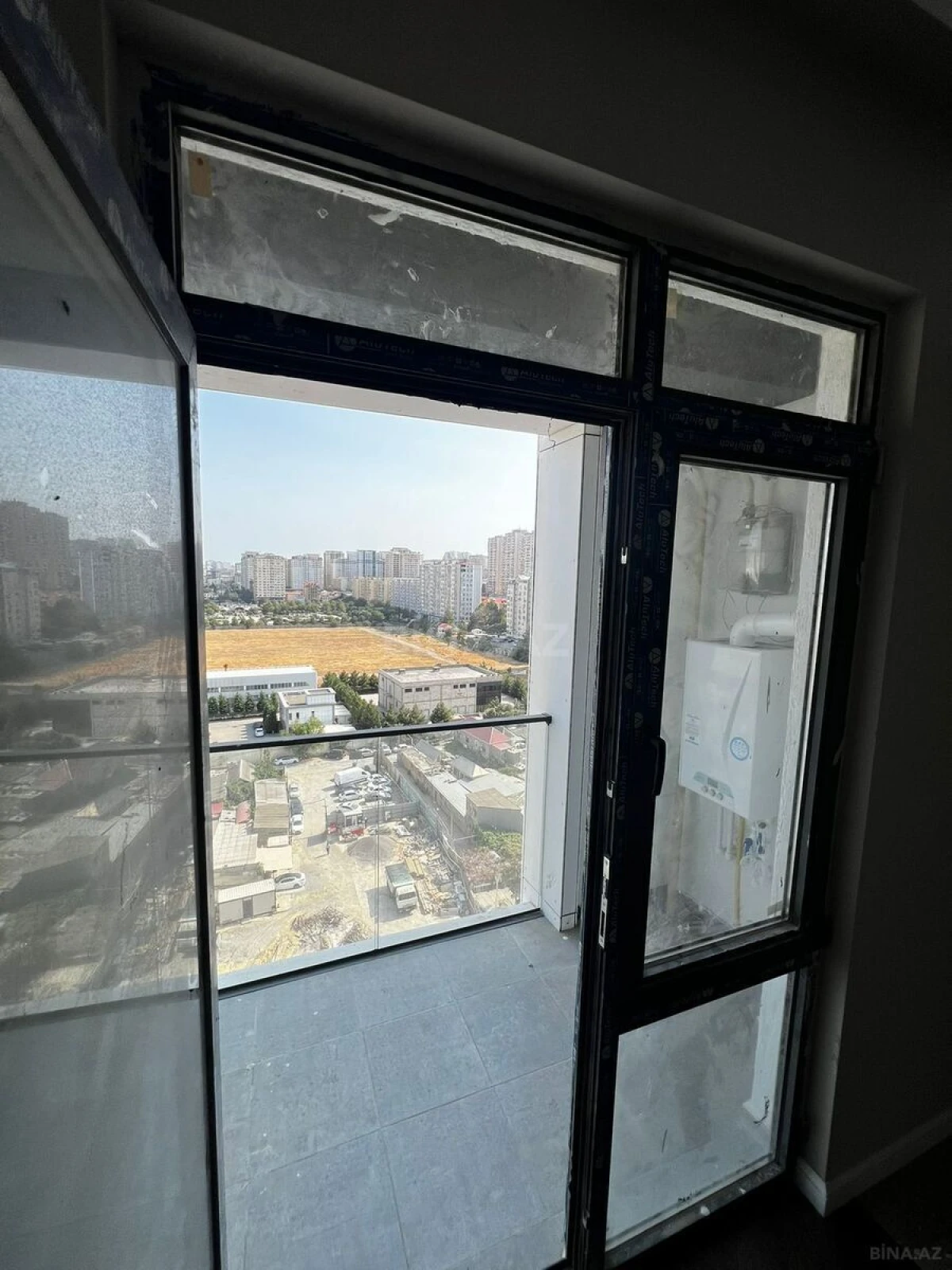 Satılır 4 otaqlı mənzil 120 m²