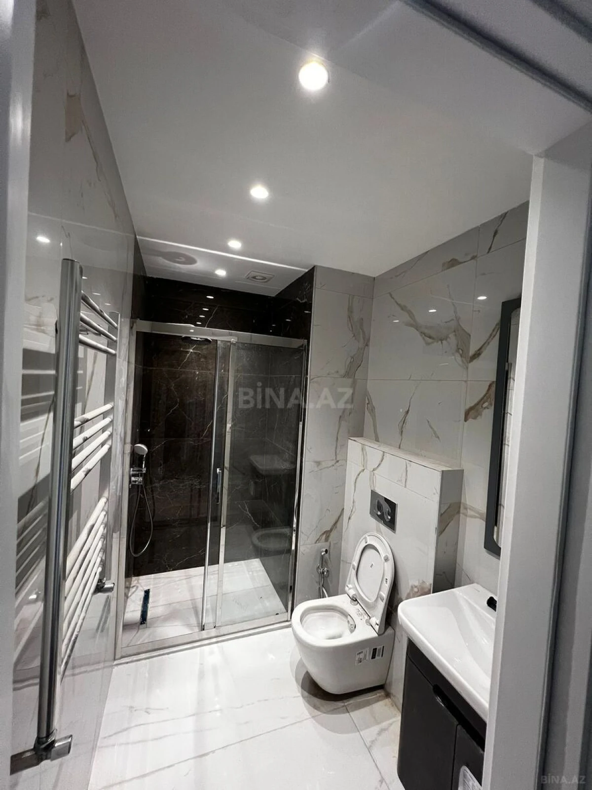 Satılır 4 otaqlı mənzil 120 m²