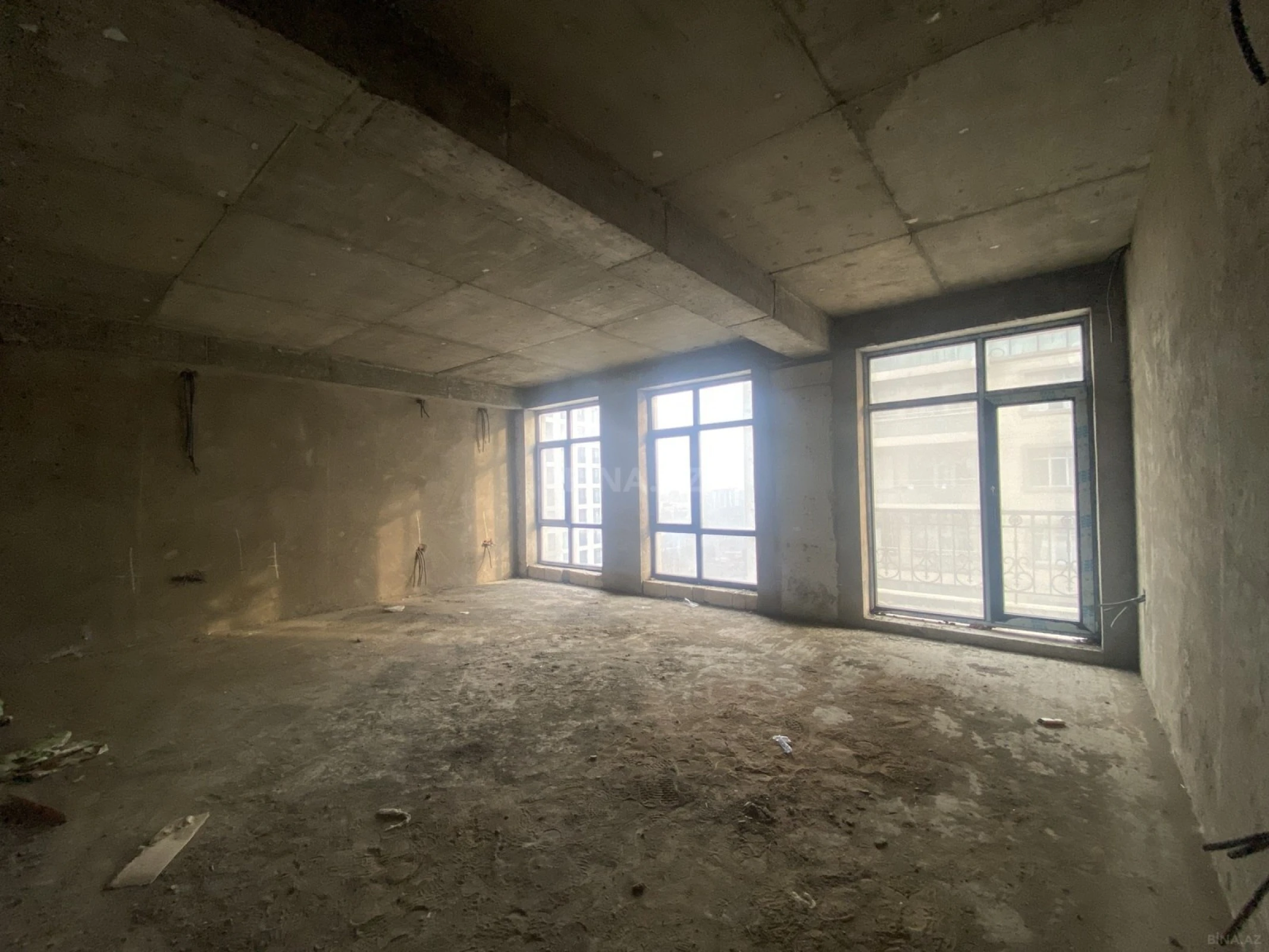 Satılır 4 otaqlı mənzil 224 m²