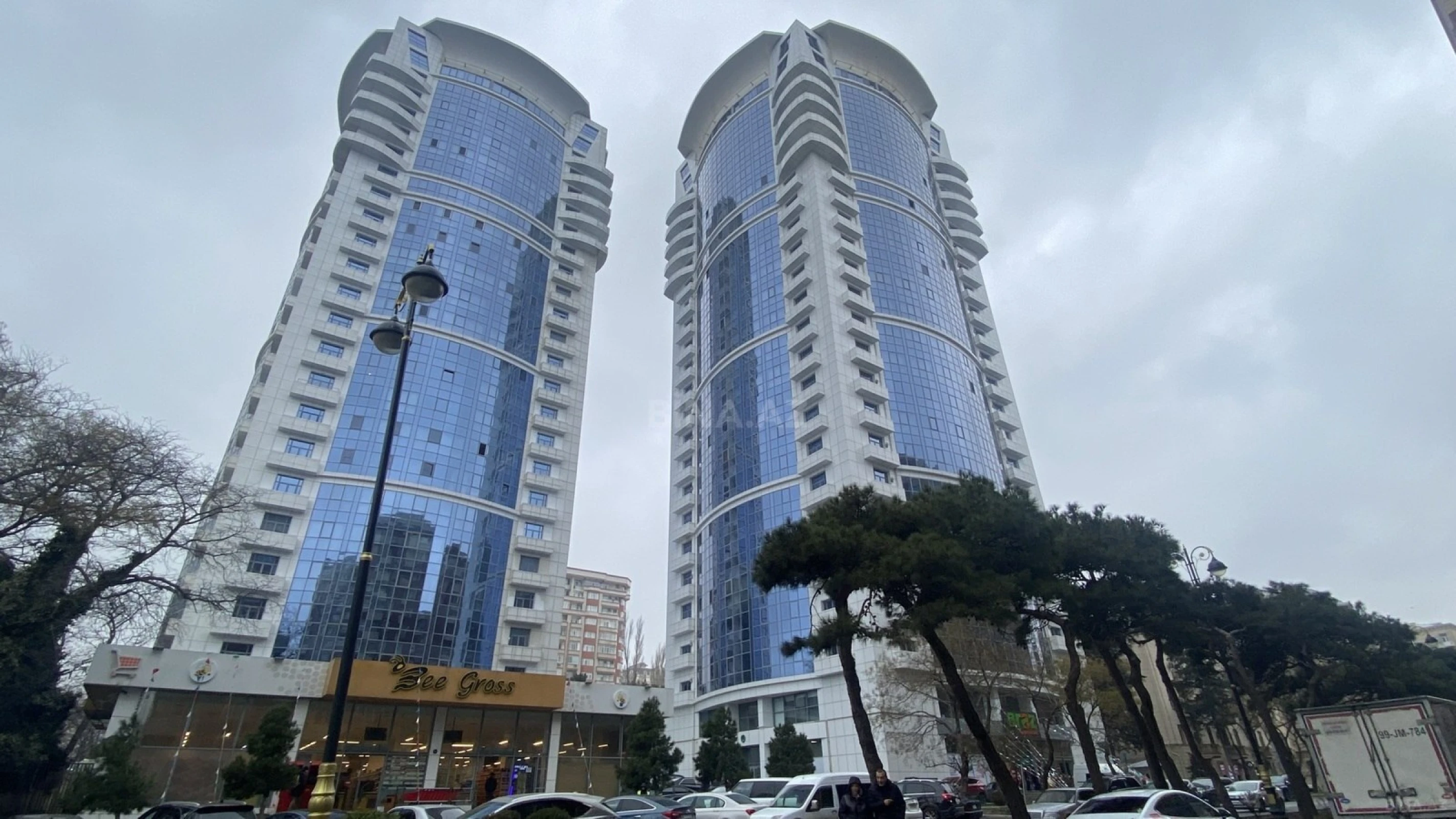 Satılır 4 otaqlı mənzil 224 m²