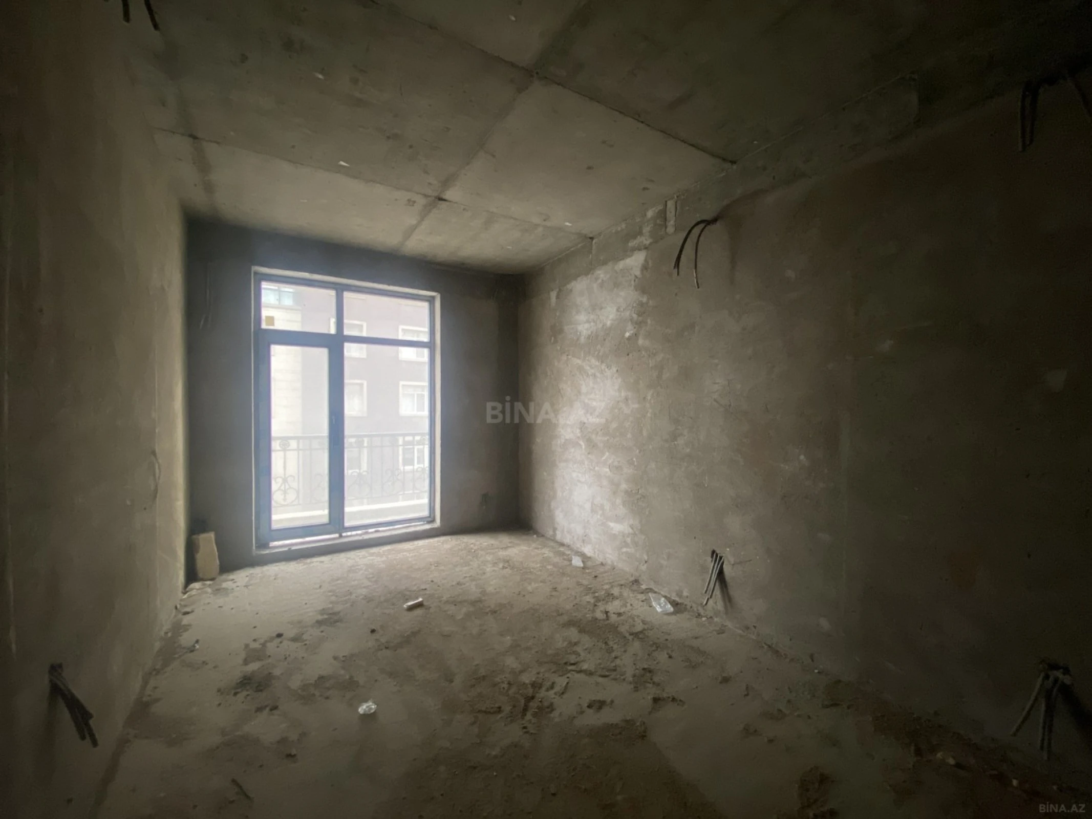 Satılır 4 otaqlı mənzil 224 m²