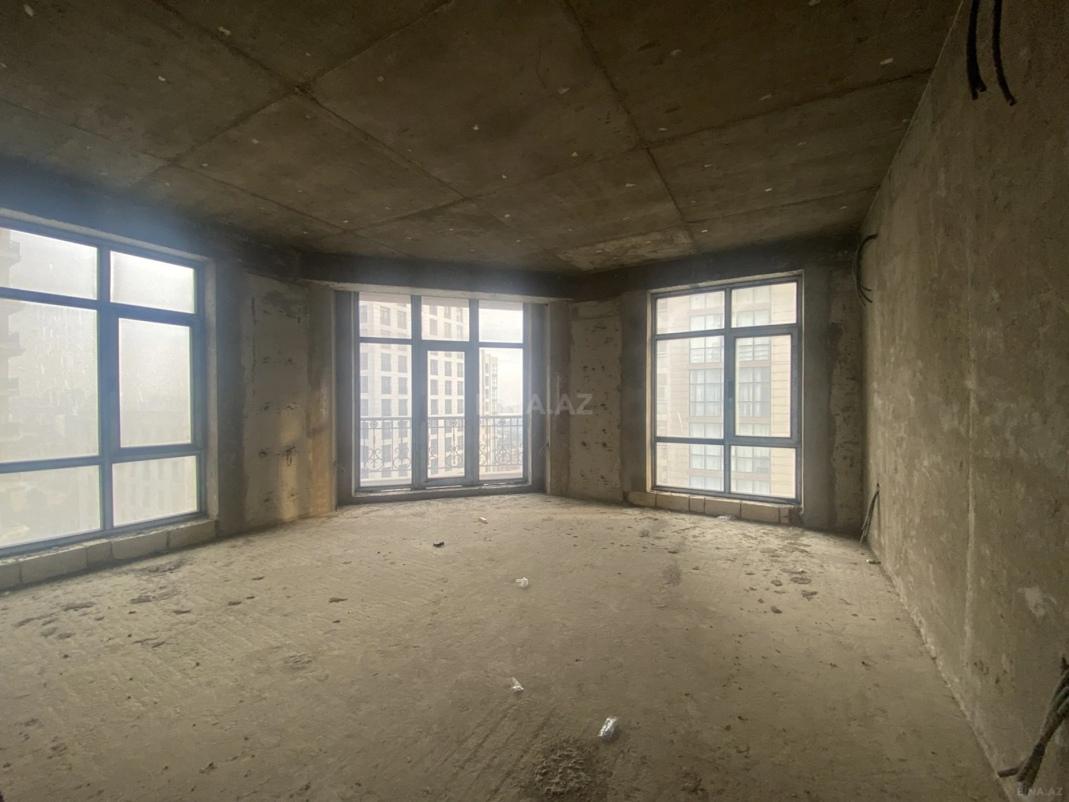 Satılır 4 otaqlı mənzil 224 m²