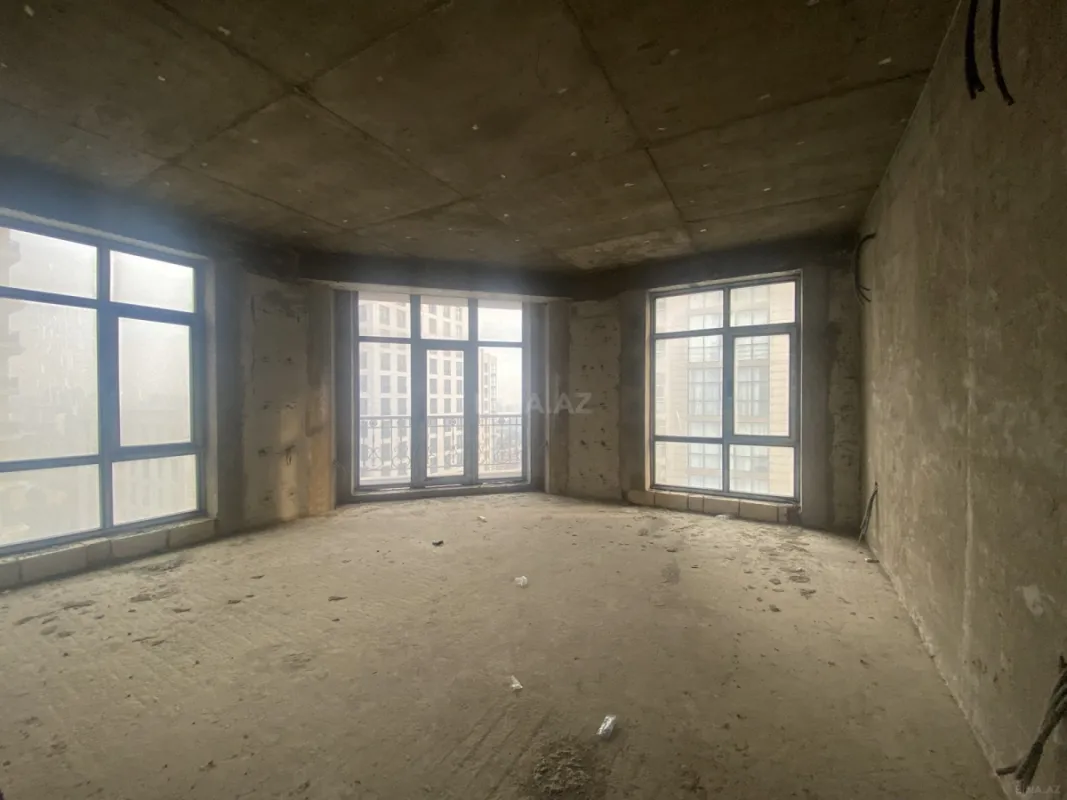 Satılır 4 otaqlı mənzil 224 m²