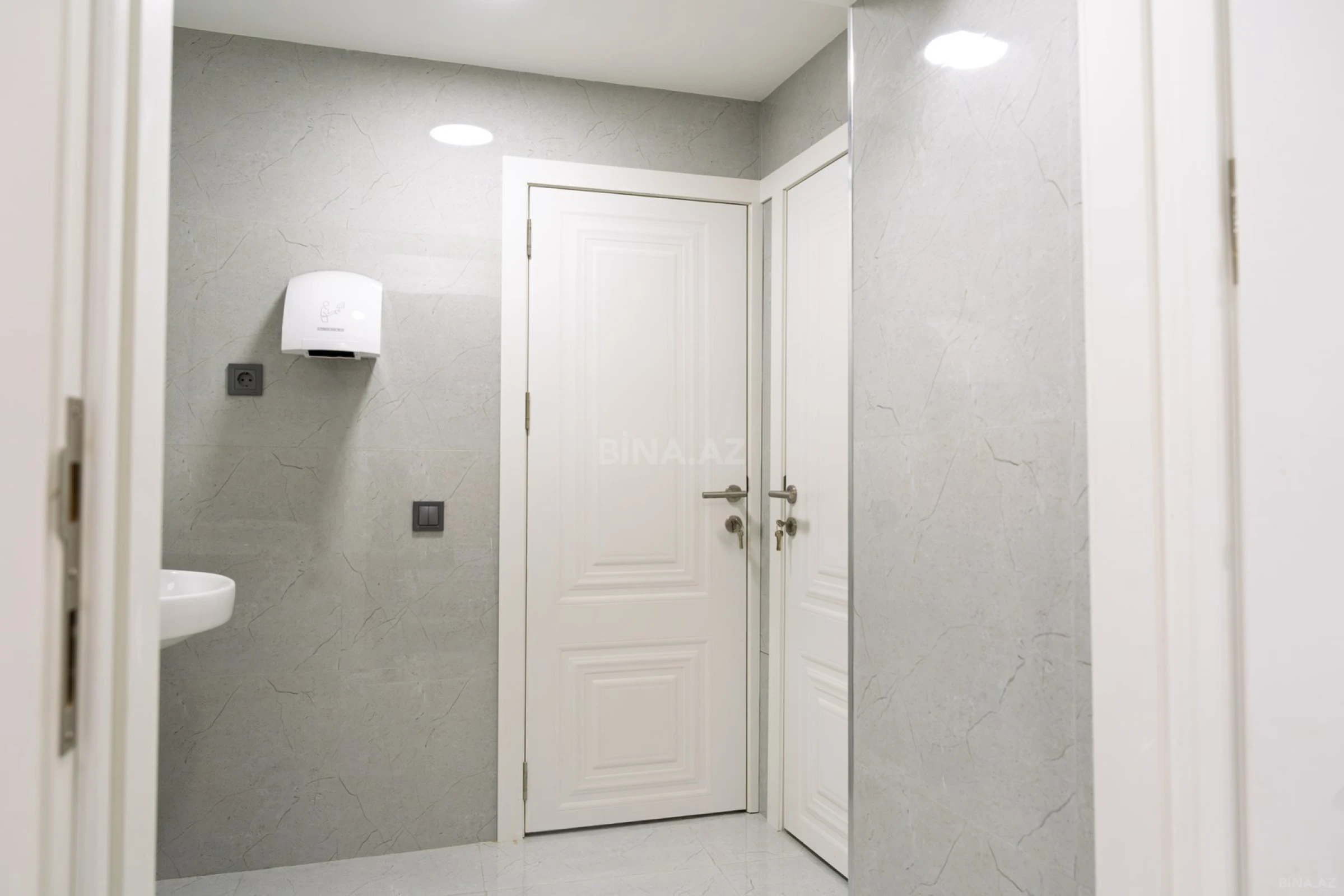 Kirayə verilir 12 otaqlı ofis 280 m²