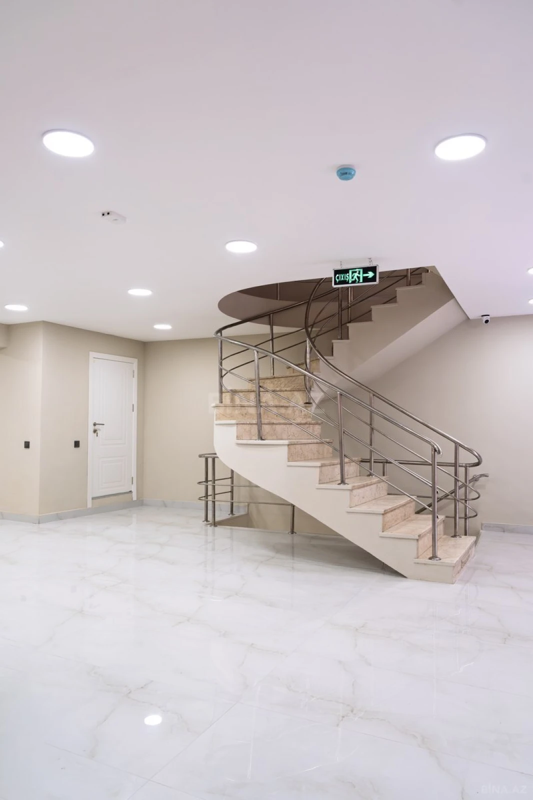 Kirayə verilir 12 otaqlı ofis 280 m²