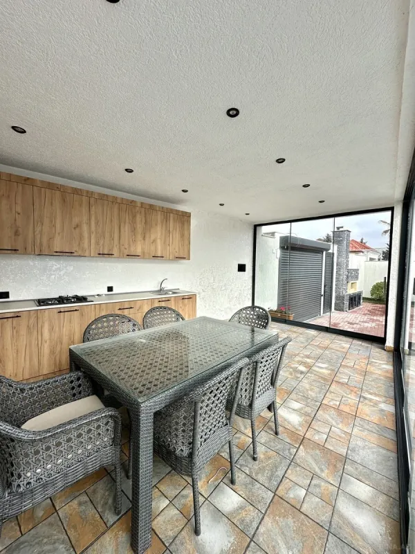 Satılır 4 otaqlı həyət evi 180 m²