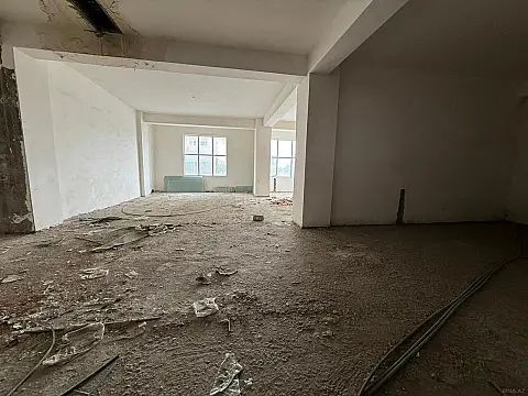 Satılır obyekt 600 m²