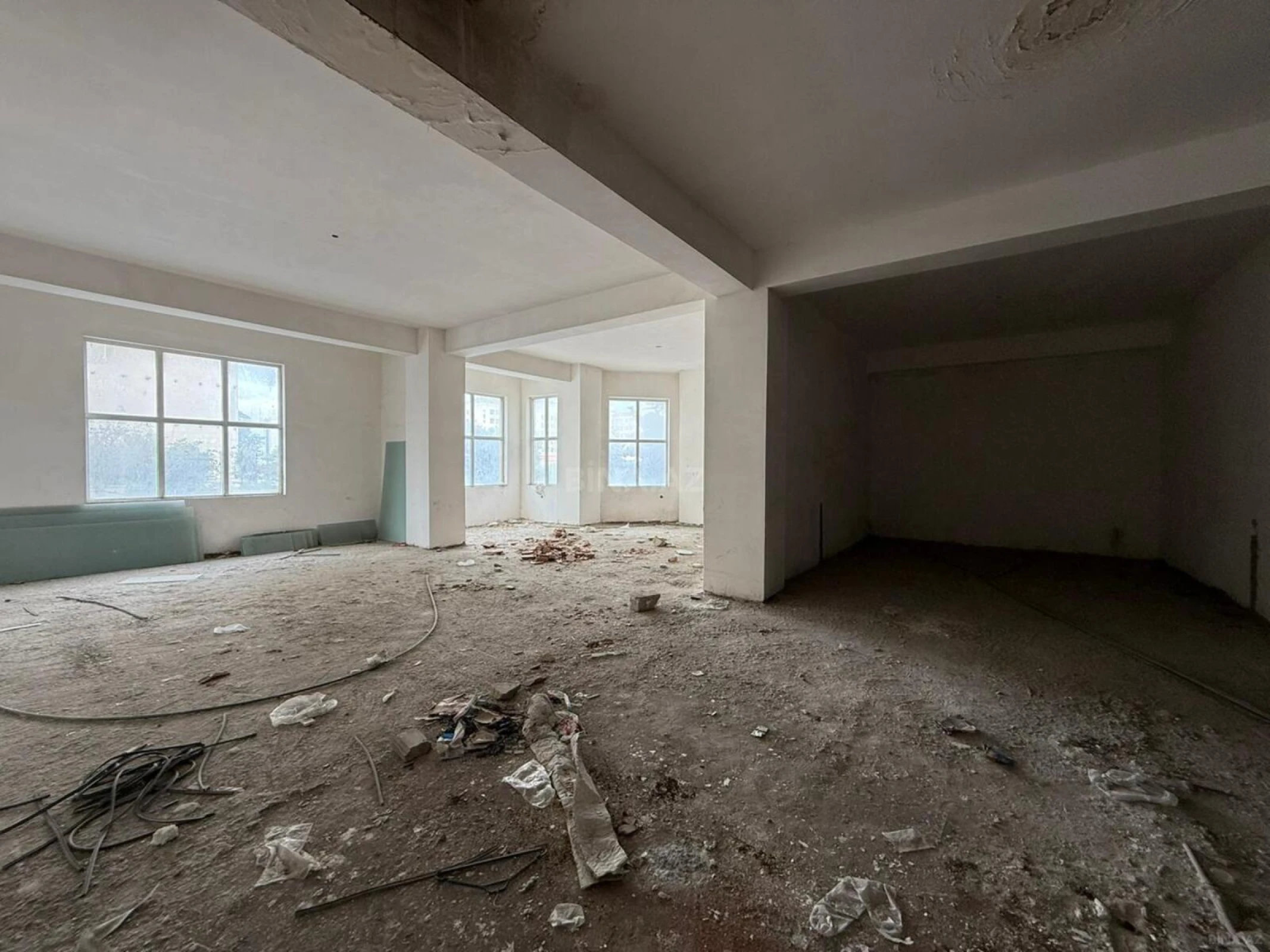 Satılır obyekt 600 m²