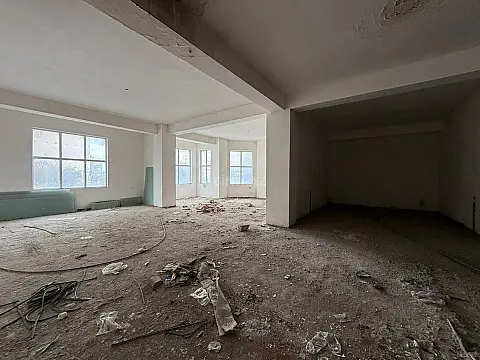 Satılır obyekt 600 m²