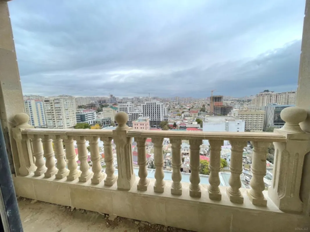 Satılır 4 otaqlı mənzil 231.4 m²