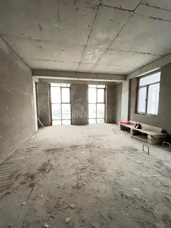 Satılır 4 otaqlı mənzil 231.4 m²