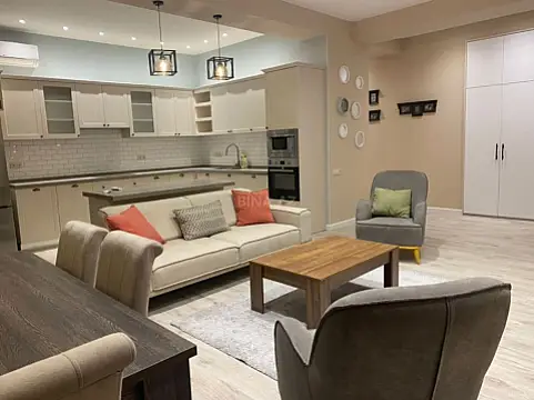 Kirayə verilir 3 otaqlı mənzil 120 m²