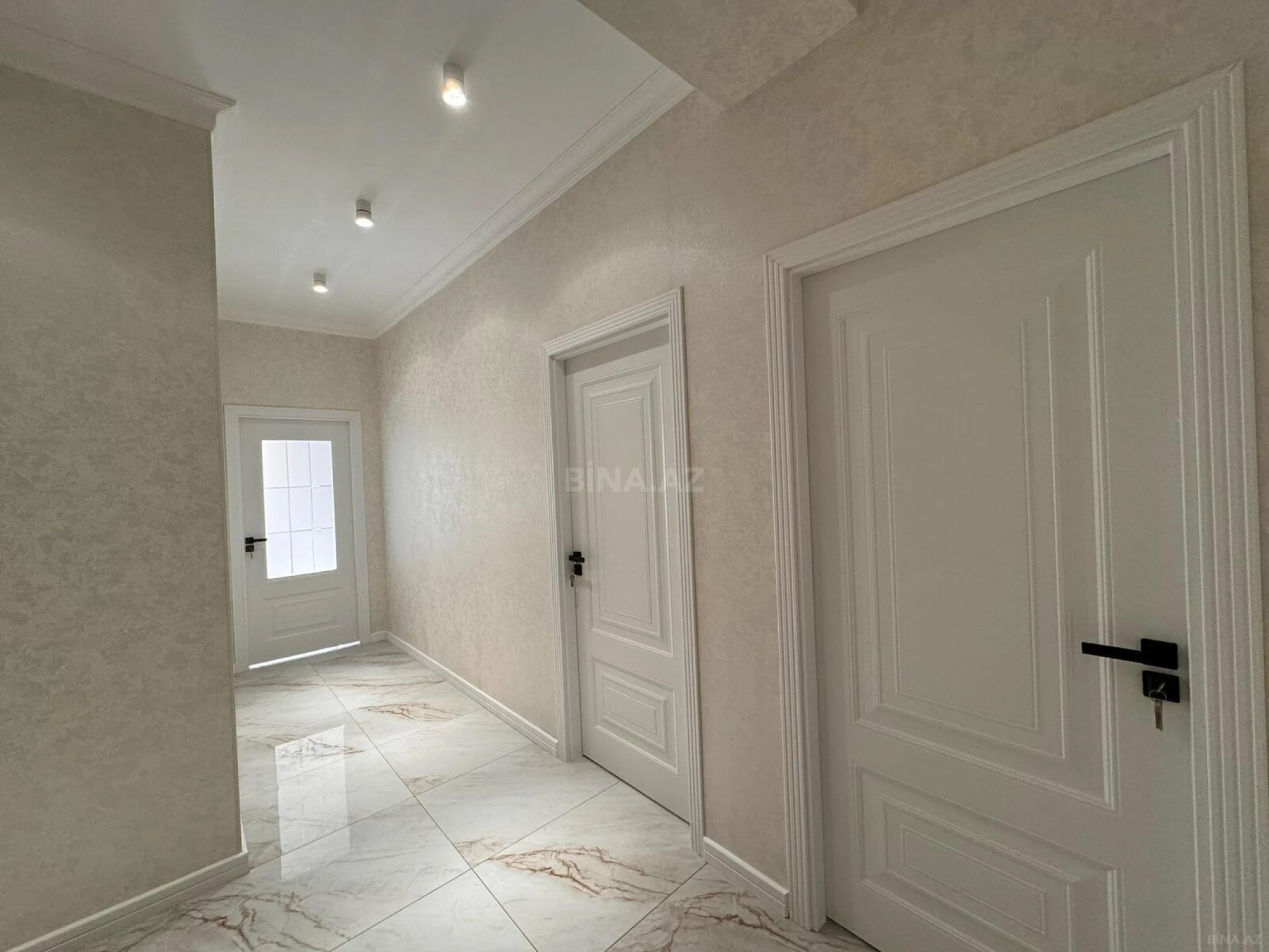 Satılır 2 otaqlı mənzil 70 m²