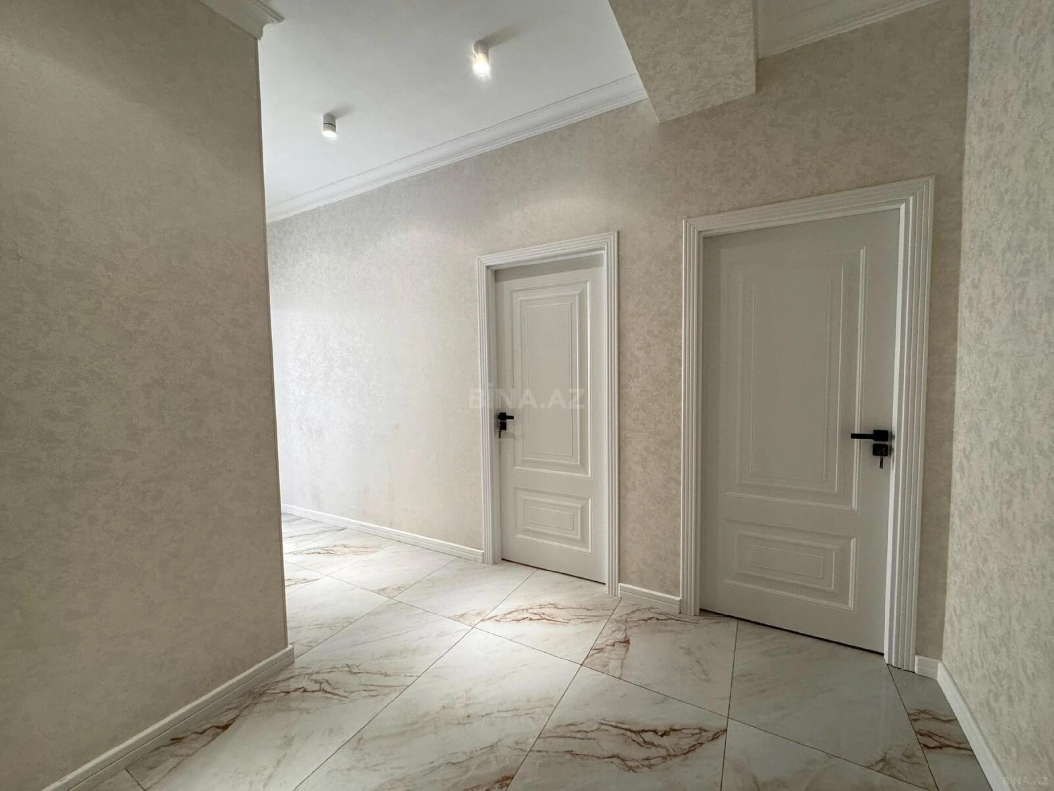 Satılır 2 otaqlı mənzil 70 m²