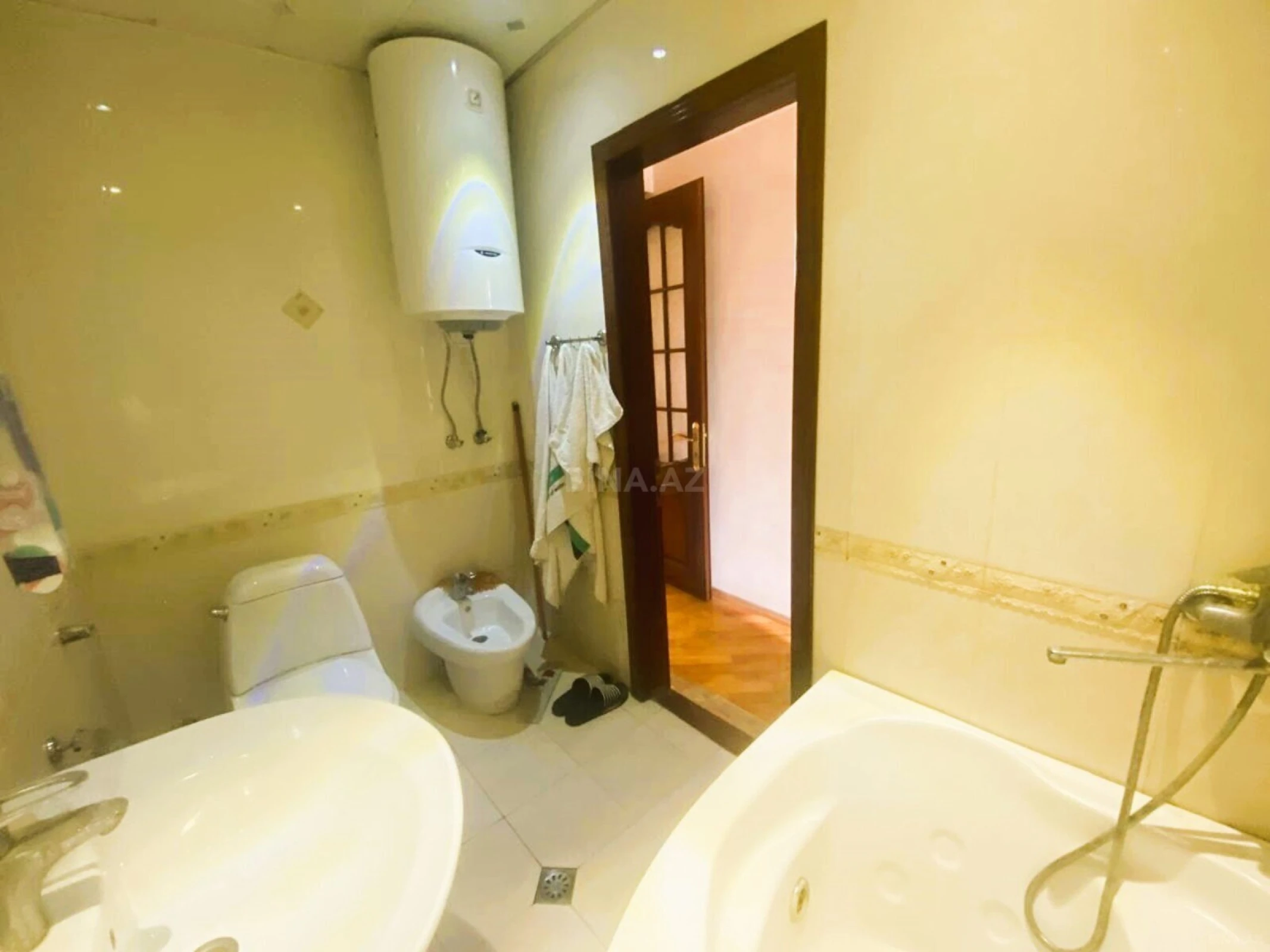 Satılır 4 otaqlı mənzil 120 m²