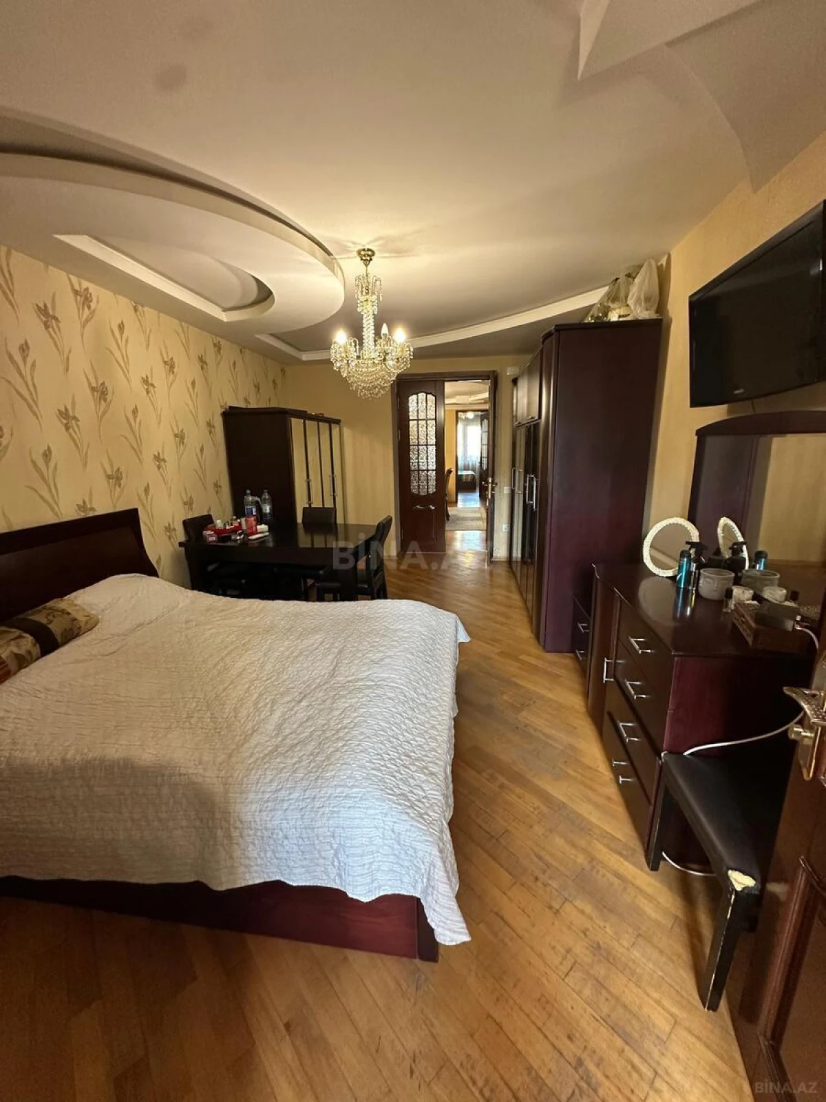 Satılır 4 otaqlı mənzil 120 m²