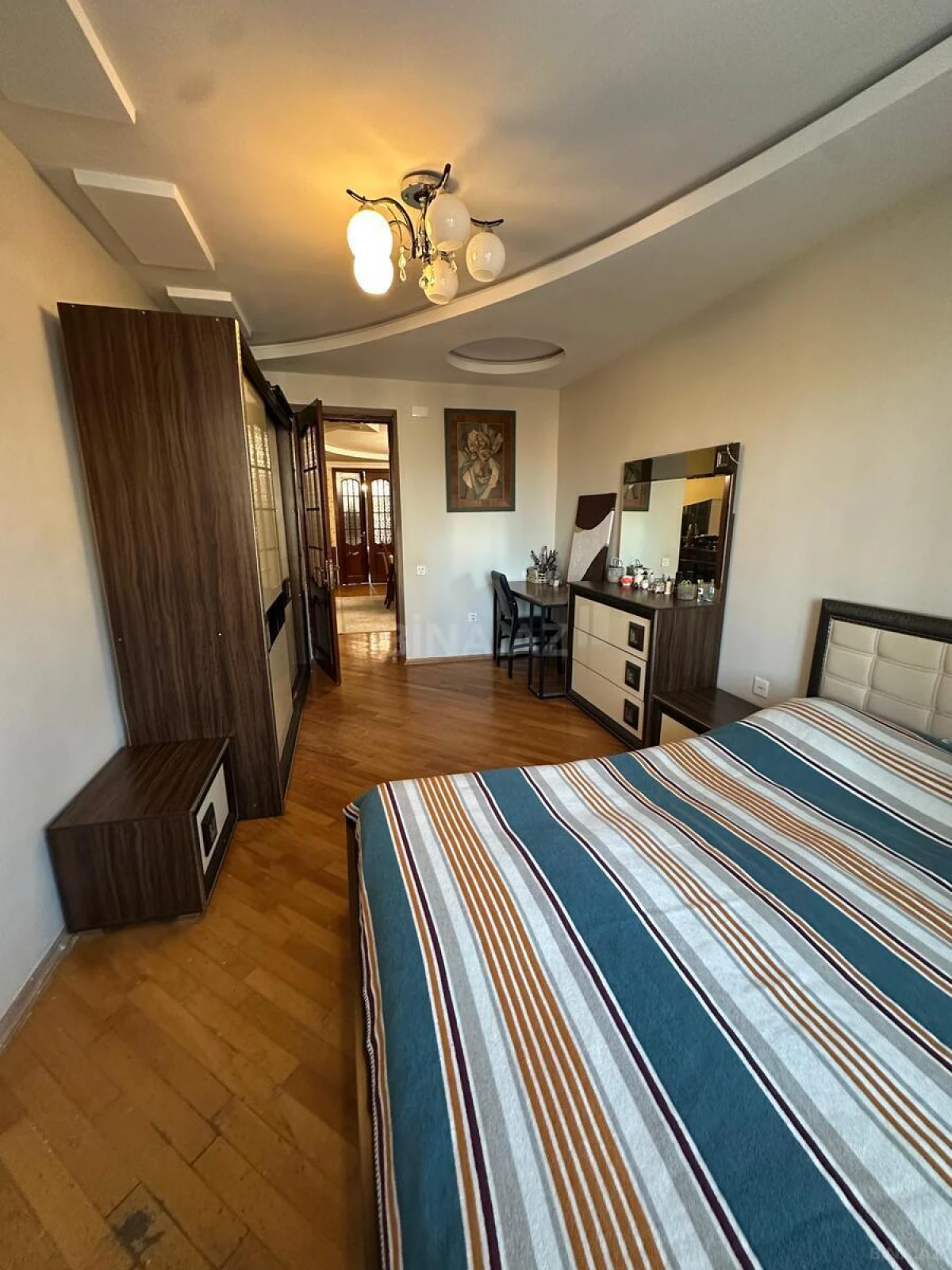 Satılır 4 otaqlı mənzil 120 m²