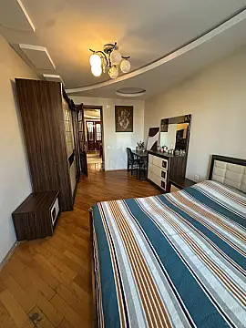 Satılır 4 otaqlı mənzil 120 m²